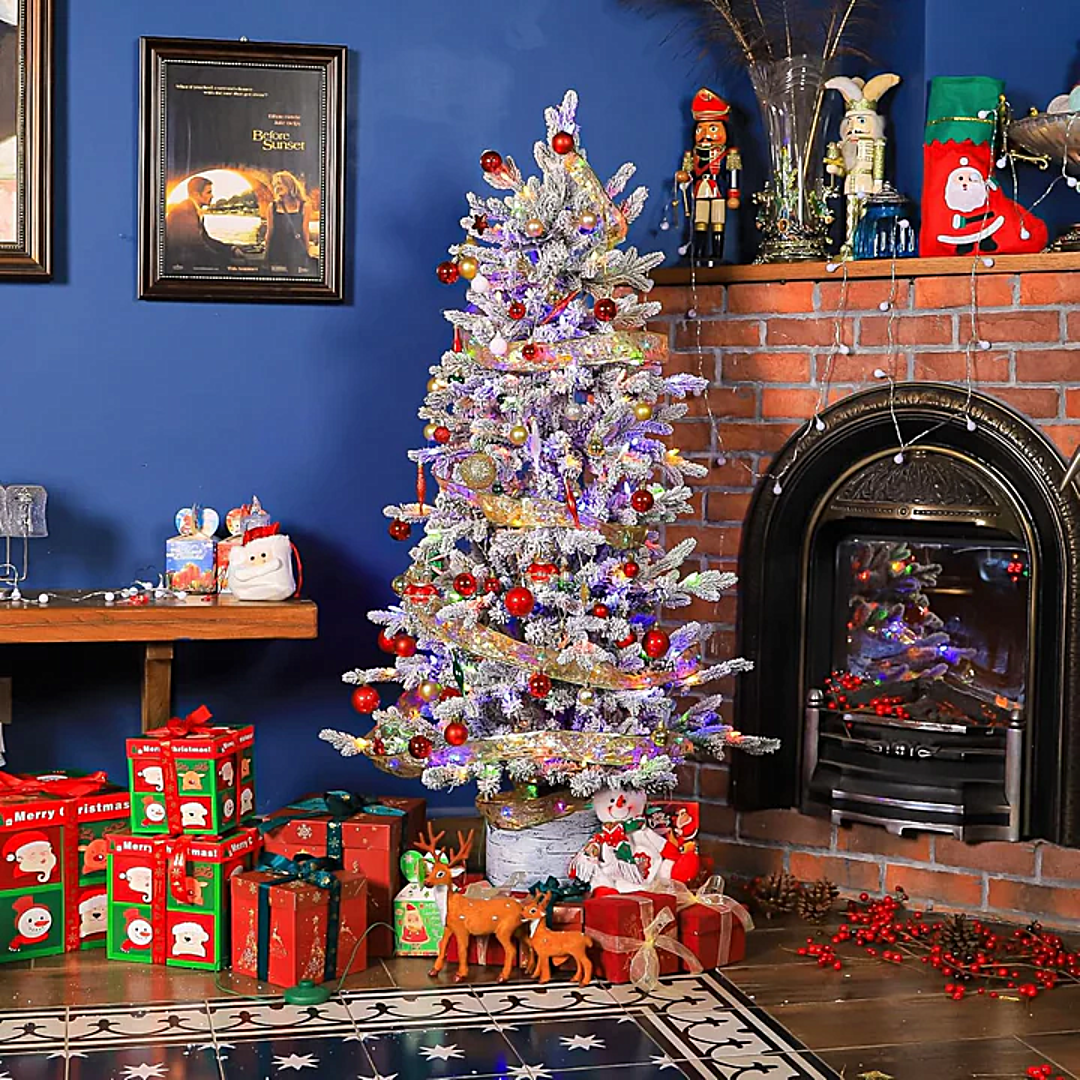 Small Christmas tree decorating